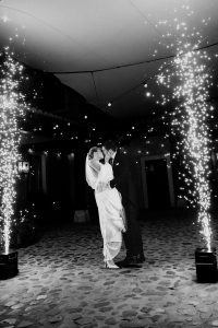 Baile nupcial en boda en la Antigua Fábrica de Harinas — fotografía emotiva de bodas